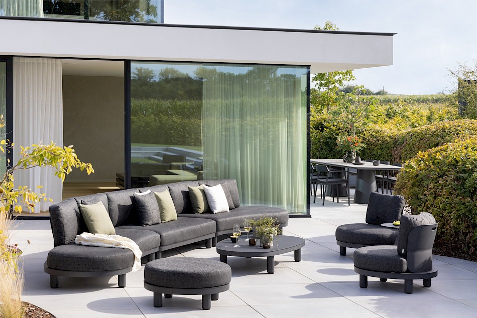 Exterioo @ Blossom header